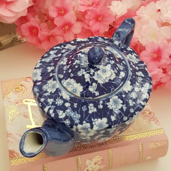Blue & White Chelsea Art Pottery Chintz Teapot Christmas Gift for Tea Lover - Picture 6 of 11